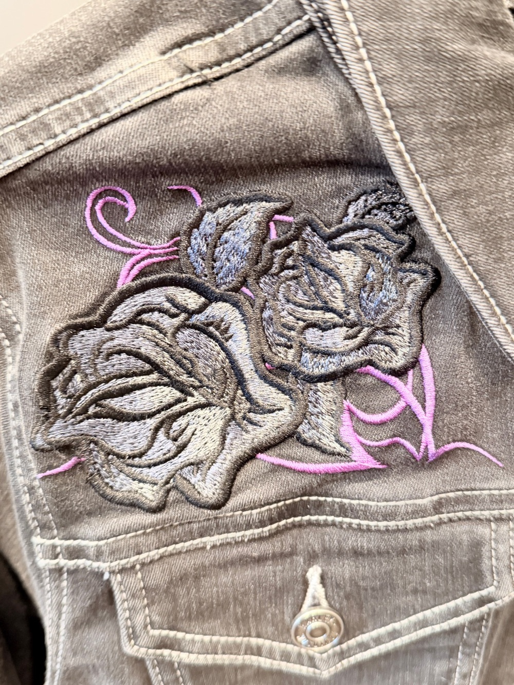 Harley-Davidson Gray Denim Jacket with Purple Rose Embroidery - Picture 3 of 9